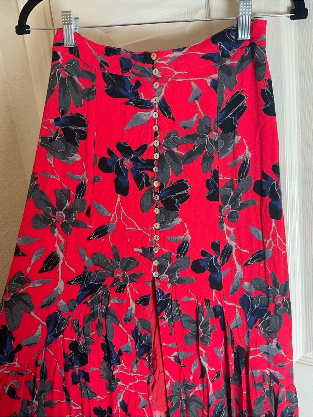 Free People Smooth Sailing Maxi Skirt Size 2 Red Floral Button Front Tiered - Picture 5 of 10